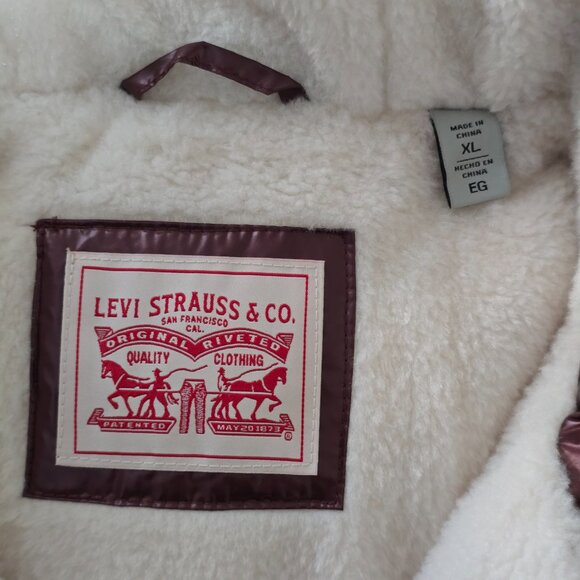 NWT Levi's Levi's Molly Puffer Jacket Y2K Womens Size XL Red Sherpa Lined - Picture 3 of 8